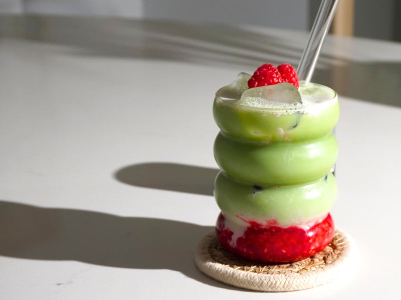 MATCHA LATTE GLACÉ À LA FRAMBOISE
