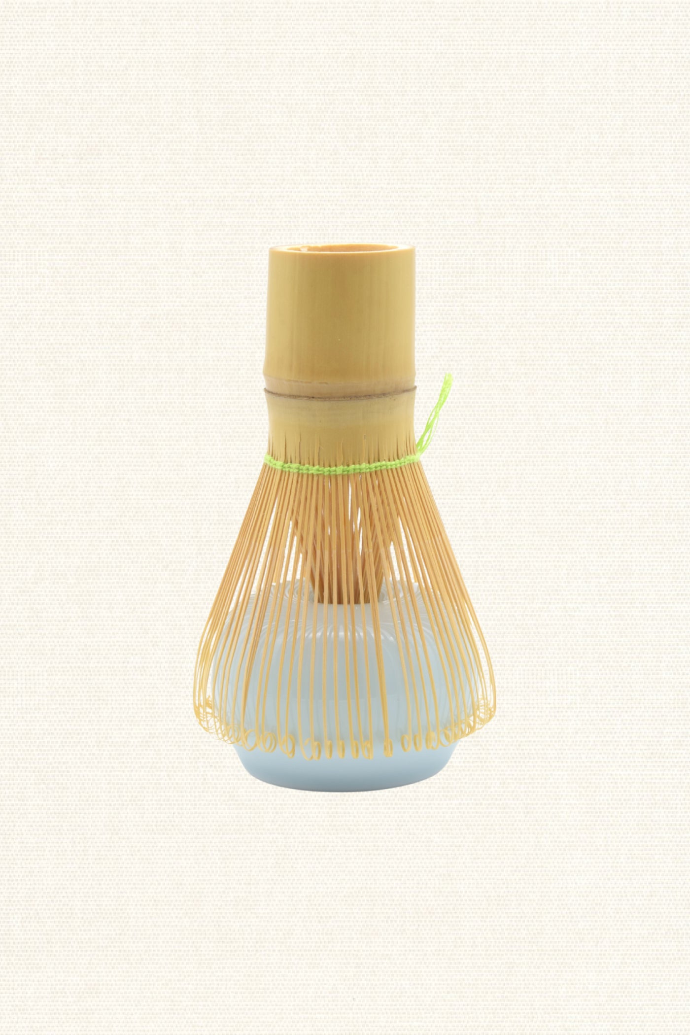 Support minimaliste pour fouet à matcha bleu | Naoshi