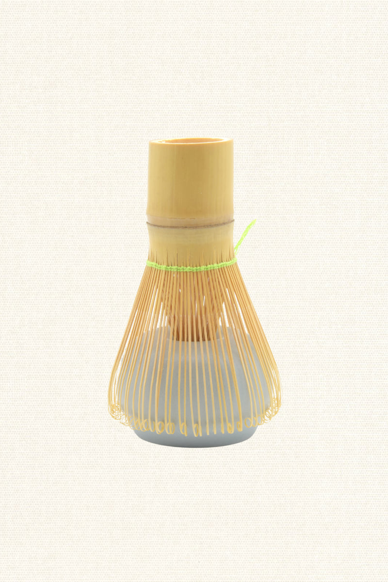 Support minimaliste pour fouet à matcha gris | Naoshi